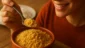 Sonhar comendo farofa: simplicidade, fartura e afeto
