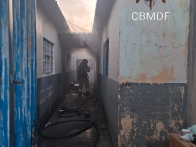 Bombeiros controlam incêndio em casa no Recanto das Emas