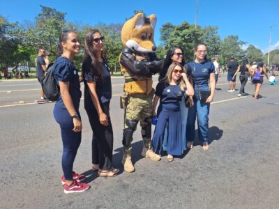 Lobo-Guará da PM Ambiental agita Eixão do Lazer