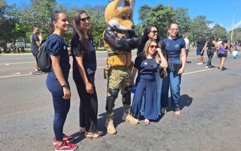Lobo-Guará da PM Ambiental agita Eixão do Lazer