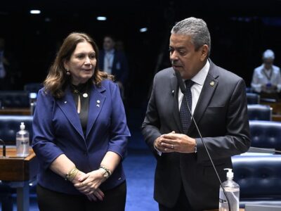 Bia Kicis protagoniza no Senado como autora de projeto