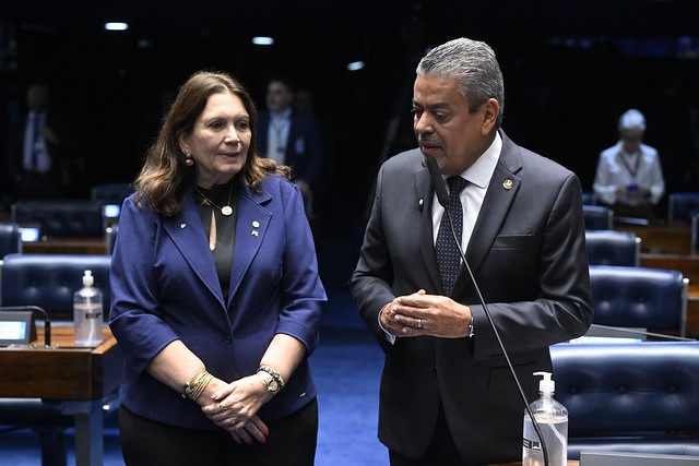 Bia Kicis protagoniza no Senado como autora de projeto