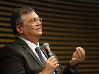 Dino critica autocontenção e defende STF: “Não somos inimigos do Brasil”