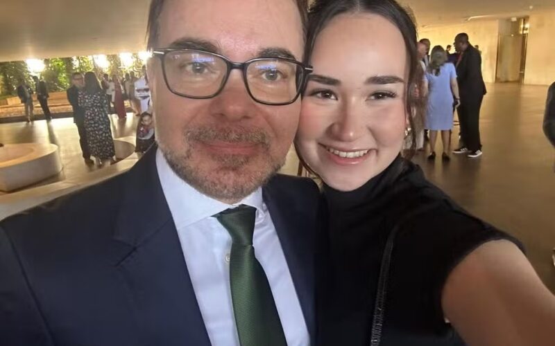 Diplomata chora a morte da filha atropelada no Rio: 'Um anjo
