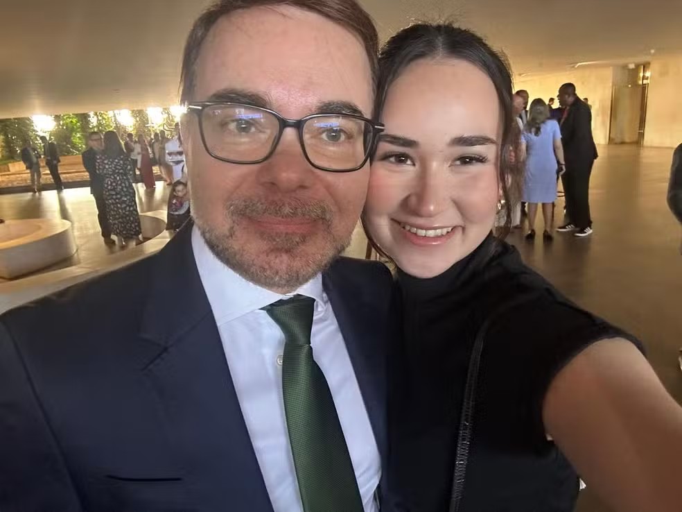 Diplomata chora a morte da filha atropelada no Rio: 'Um anjo