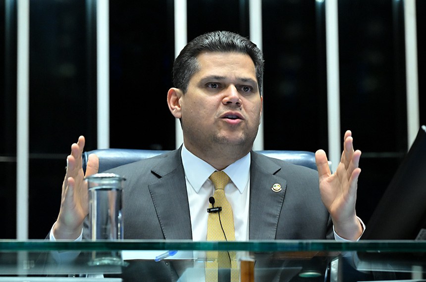Empresários pedem adiamento do fim da escala 6x1, mas Alcolumbre evita compromisso