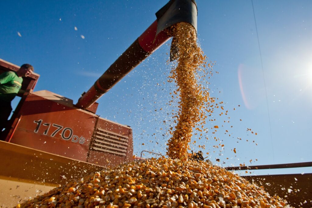 IGP-DI sobe 2,41% em abril puxado por alimentos e indústria