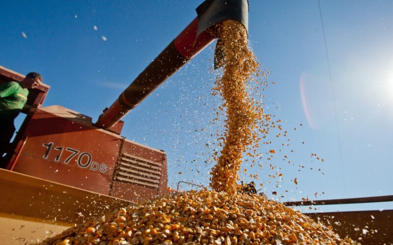 IGP-DI sobe 2,41% em abril puxado por alimentos e indústria