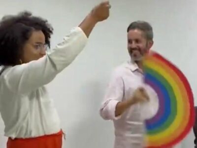 Leandro Grass aprende a bater leque em aula inusitada