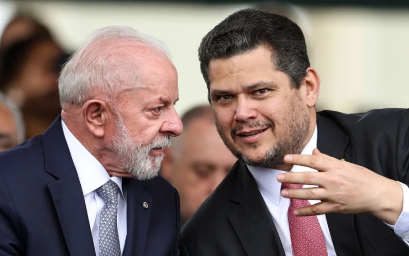 Lula mapeia cargos do centrão, mas poupa Alcolumbre após derrotas