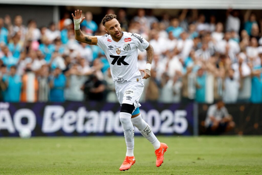 Neymar marca em despedida da Vila, Santos vence e sai do Z4