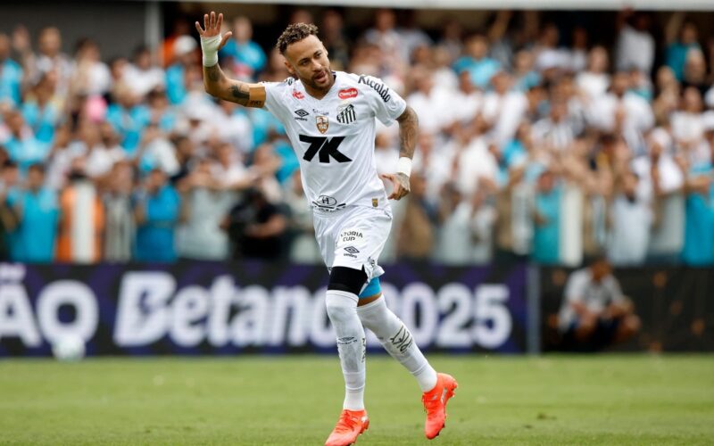 Neymar marca em despedida da Vila, Santos vence e sai do Z4