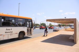 Roubos em ônibus do DF caem 52% com fim do dinheiro