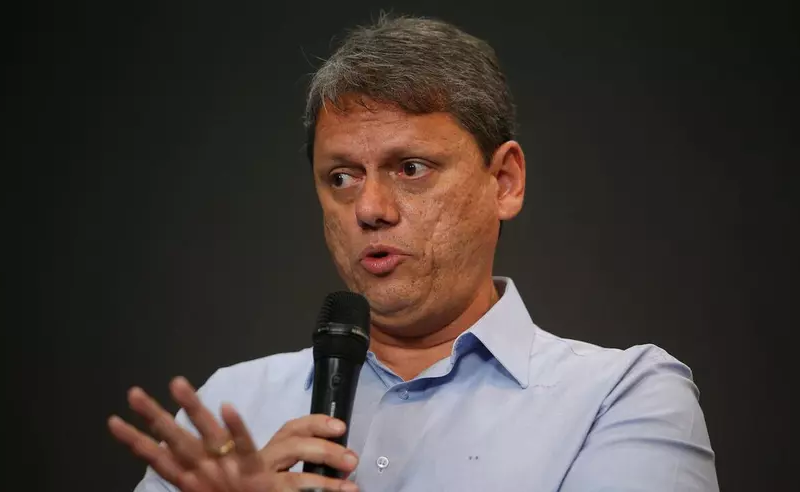 Tarcísio diz que São Paulo avançou sem apoio do governo federal