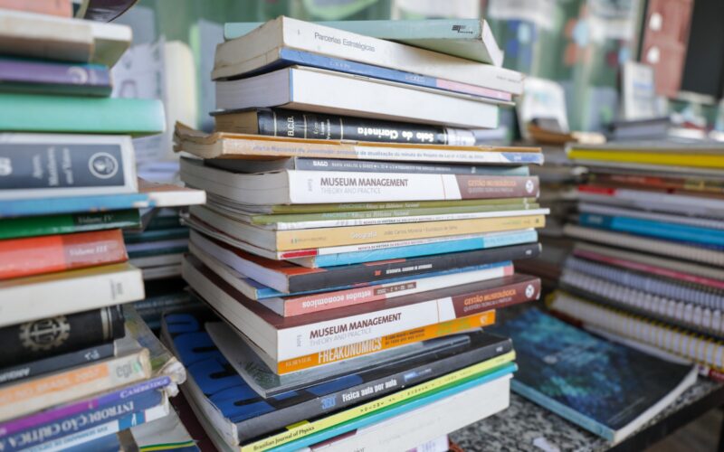 Venda de livros cresce 6,5% em 2025; obras gerais lideram