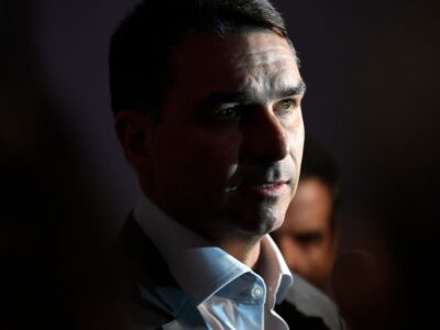 Flávio quer base forte para mudar Constituição e reduzir ministérios