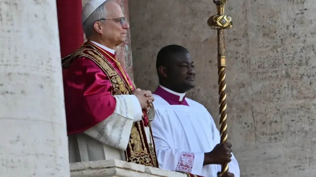 Papa promete tornar Igreja “lugar seguro” após reunião com vítimas