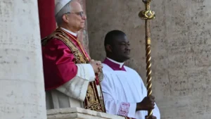 Papa promete tornar Igreja “lugar seguro” após reunião com vítimas