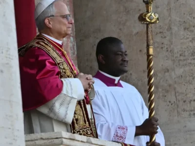 Papa promete tornar Igreja “lugar seguro” após reunião com vítimas