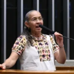 Heloísa Helena deixa Brasília com discurso emocionado
