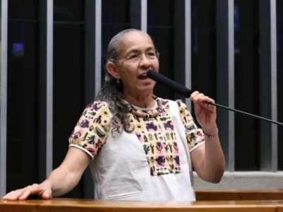 Heloísa Helena deixa Brasília com discurso emocionado