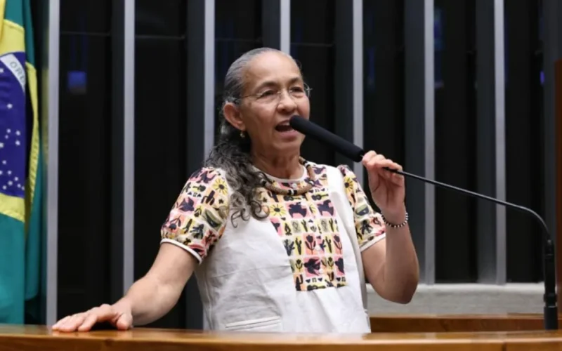 Heloísa Helena deixa Brasília com discurso emocionado