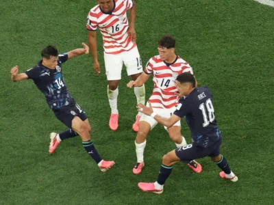 EUA goleia Paraguai por 4 a 1 na estreia da Copa