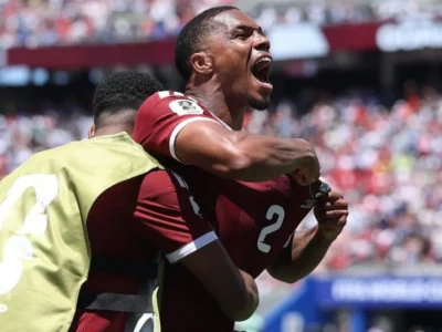 Catar arranca empate nos acréscimos e conquista 1º ponto histórico em Copas