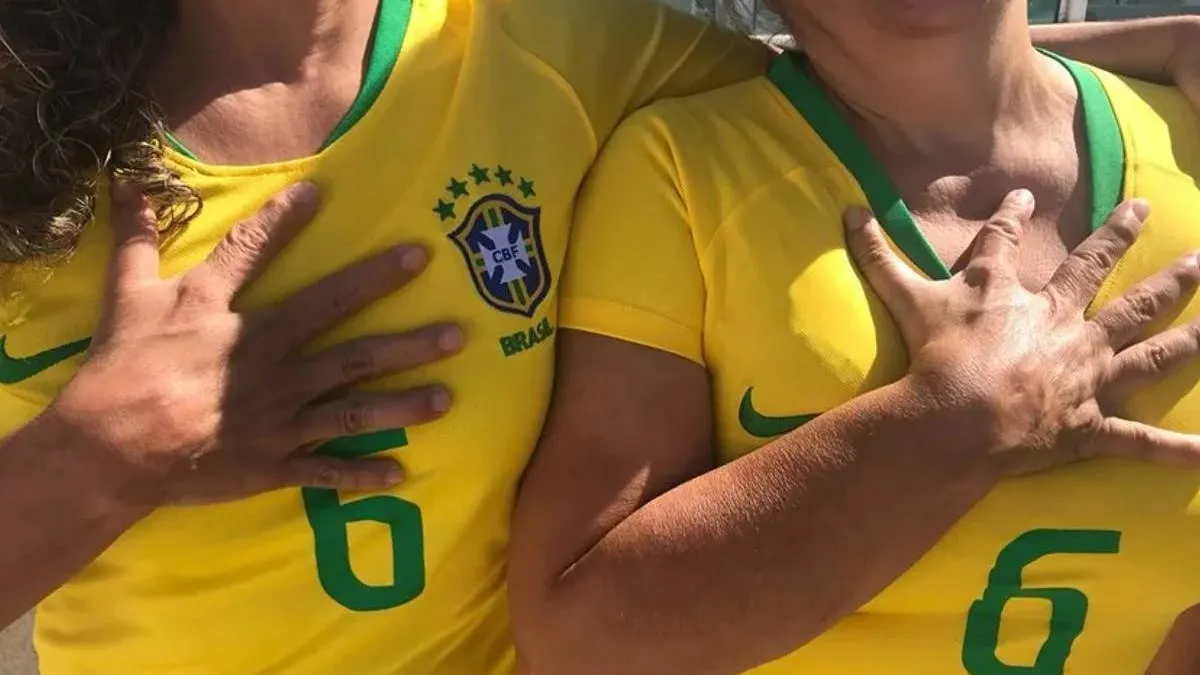 Família com seis dedos em Brasília inspira Brasil na Copa