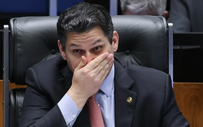 Alcolumbre pautará PEC dos agentes de saúde na próxima semana