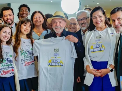 Lula premia 682 alunos na OBMep e defende educação