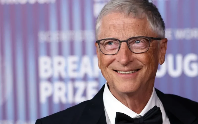 Gates afirma que Epstein tentou chantageá-lo