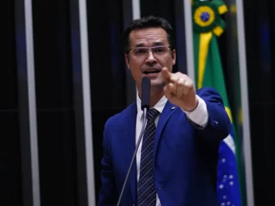 Dallagnol pode lançar esposa ao Senado se tiver candidatura barrada