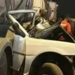 Motorista morre após carro ficar prensado entre caminhão e poste em GO