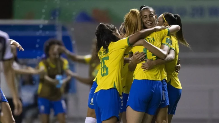 Lei ajusta férias escolares para Copa Feminina 2027