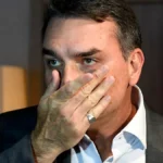 Flávio recorre ao STF contra veto de contato com Bolsonaro