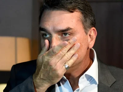 Flávio recorre ao STF contra veto de contato com Bolsonaro