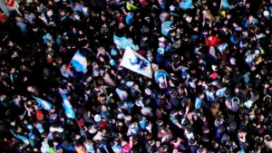 Argentina explode em festa após vitória histórica sobre a Inglaterra
