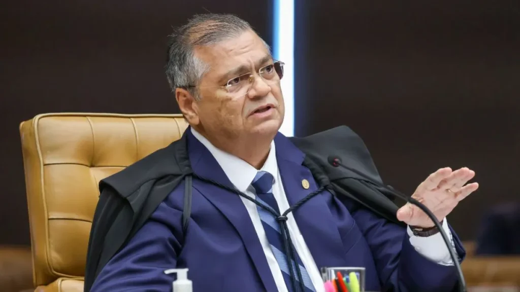 Dino prende secretário do MA e apreende arsenal em sua casa