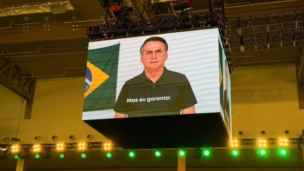 Defesa de Flávio alega ao TSE que vídeo com IA de Bolsonaro é lícito