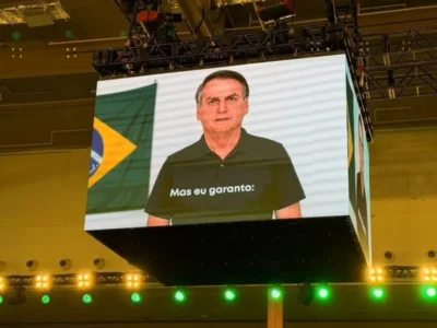Defesa de Flávio alega ao TSE que vídeo com IA de Bolsonaro é lícito
