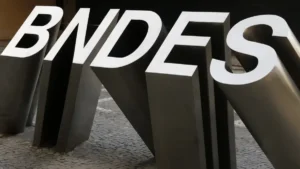 BNDES aprova R$ 20 bi para renovar frota de ônibus e caminhões