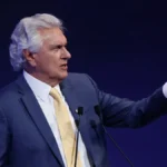 Caiado: “O rei protege o príncipe” e compara Lula a Bolsonaro