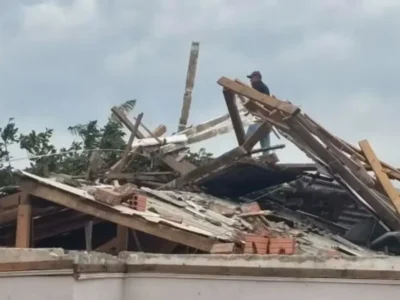 Temporal causa estragos e leva três cidades de SC a decretarem emergência