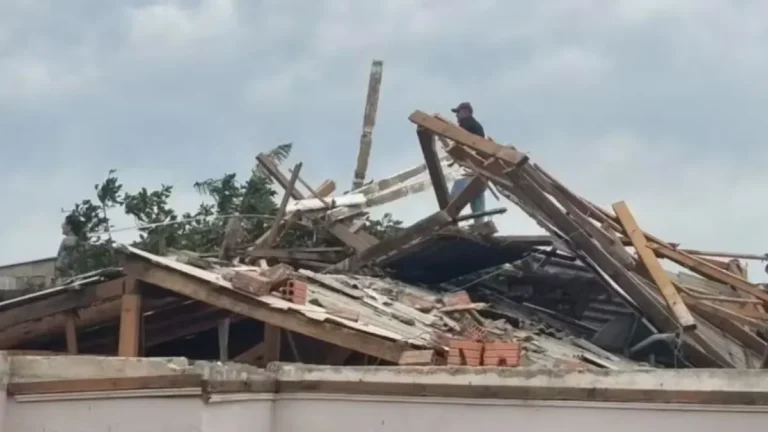 Temporal causa estragos e leva três cidades de SC a decretarem emergência