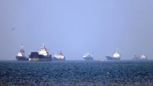 Irã e Omã avançam em acordo para navegação segura no Estreito de Ormuz