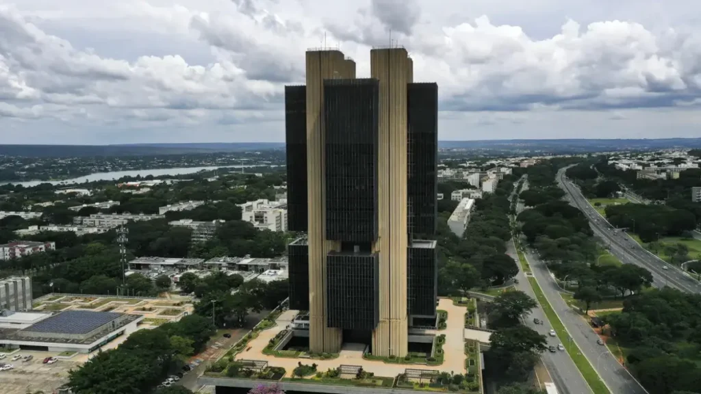 Banco Central corta Selic para 14% ao ano, quarta redução seguida