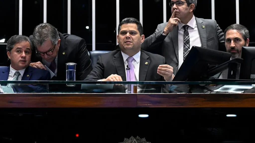 Alcolumbre diz que diálogo com Lula foi restabelecido