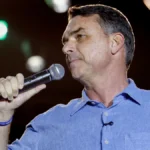 Flávio ataca Lula por tarifaço: 'Se apequenou